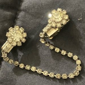 Gorgeous vintage rhinestone scarf clip